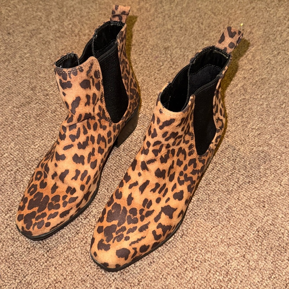 A New Day Cheetah Print Booties Size 5.5